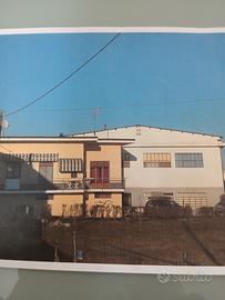Vendita casa indipendente con locale commrciale