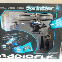 elicottero radiocomandato con spruzzo acqua