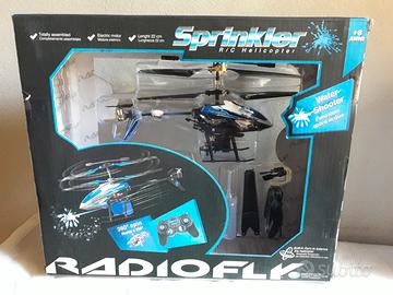 elicottero radiocomandato con spruzzo acqua