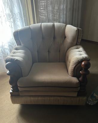 Poltrona grande con dettagli legno