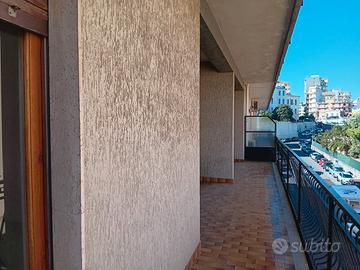 Acireale via del Popolo ampio 4 vani con terrazzo