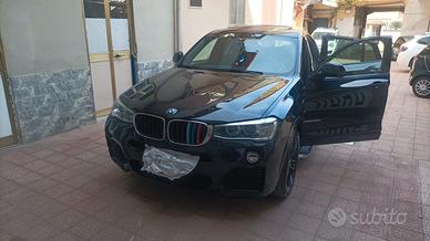 auto BMW x4 modello m sport 
