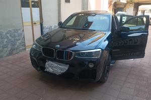 auto BMW x4 modello m sport 