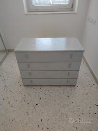 Cassettiera/comò in legno per camera da letto
