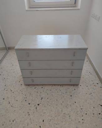 Cassettiera/comò in legno per camera da letto