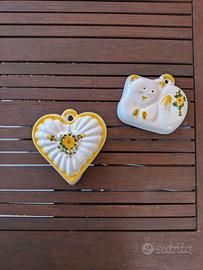 Due formelle in ceramica