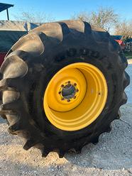Pneumatici 800/65R32 con Cerchioni Mietitrebbia