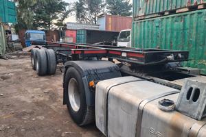 Semirimorchio Cardi Portacontainer e casse mobili
