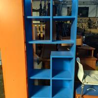 libreria ragazzi arancione e blu 