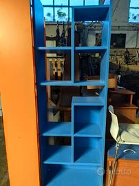 libreria ragazzi arancione e blu 