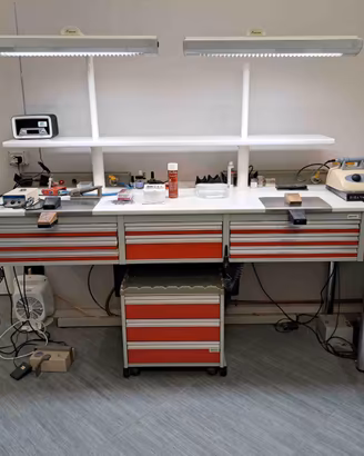 Attrezzatura laboratorio odontotecnico