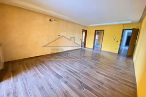 Appartamento+terrazzino+box in parco