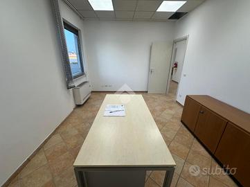 UFFICIO A TREZZANO SUL NAVIGLIO