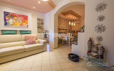 VILLETTA A SCHIERA COMPLETAMENTE RISTRUTTURATA