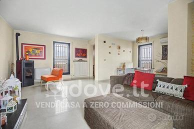 Appartamento di 130 m² con 5 locali a Adelfia