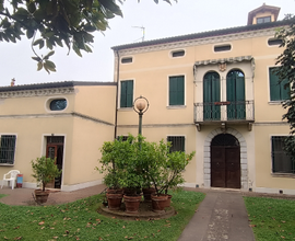 Villa con giardino