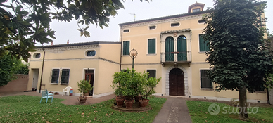 Villa con giardino