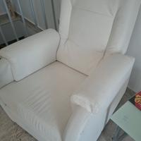 poltrona con poggiapiedi