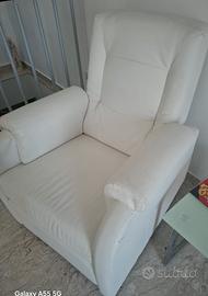 poltrona con poggiapiedi