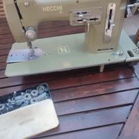 Macchina da cucire Necchi