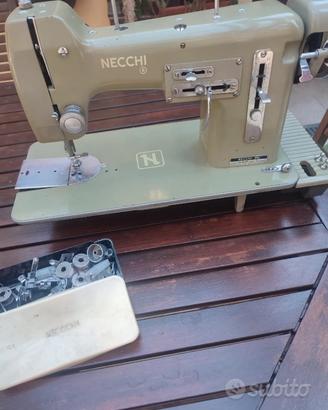 Macchina da cucire Necchi