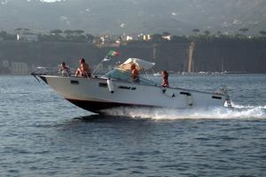 Squalo 28 barca natante