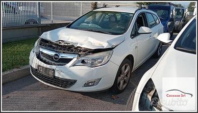 OPEL Astra J SW 2010 per ricambi