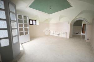 NEGOZIO A CAROBBIO DEGLI ANGELI