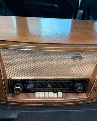 Radio in legno vintage FM revisionata