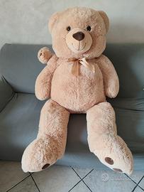 orso gigante di pelouche 