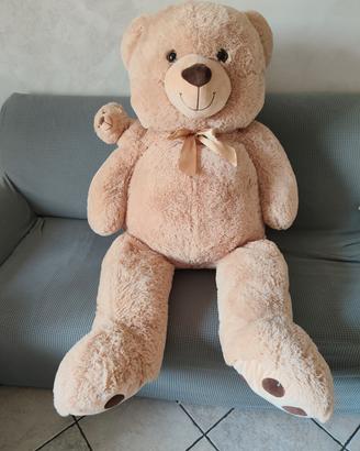 orso gigante di pelouche 