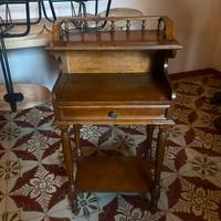 Mobiletto in legno stile classico