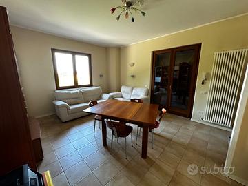 Rosciano-fano appartamento al 1°piano in villetta