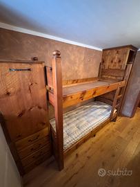 Letto a castello con mobile verticale
