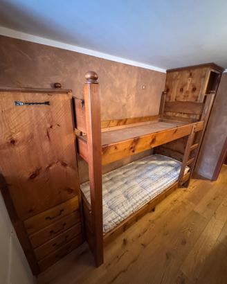 Letto a castello con mobile verticale