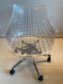 Sedia girevole trasparente design moderno