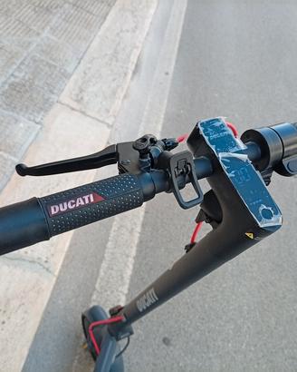 Monopattino elettrico "Ducati pro I evo"