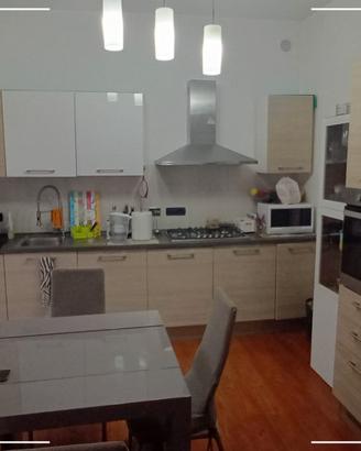 Cucina completa di elettrodomestici