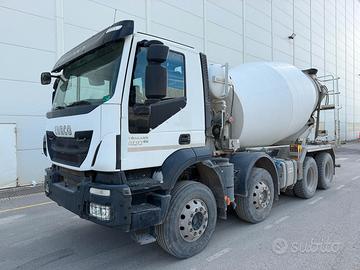 IVECO TRAKKER 400 con betoniera Liebherr