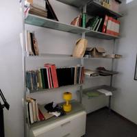 libreria con cassettiera