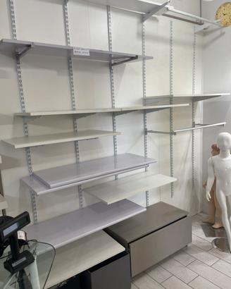 Arredamento per  negozio di abbigliamento
