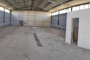 Capannone 300 m2 di copertura+1700 m2 area esterna