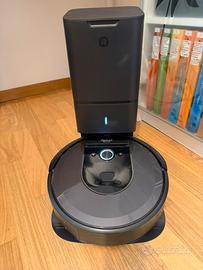 IRobot Roomba i7+ con Clean Base e ricambi