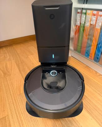 IRobot Roomba i7+ con Clean Base e ricambi