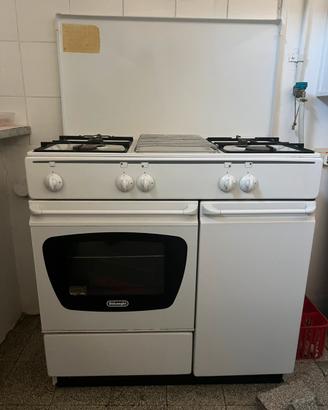 Cucina 4 fuochi Delonghi