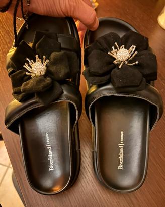 Sandali River Island neri con fiore gioiello