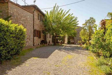 Casa indipendente di 279 m² con più di 5 locali a 