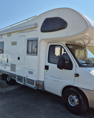 Camper compatto mansardato Elnagh super d 111