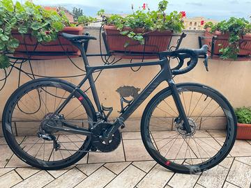 Canyon ultimate con telaio CFR, ultegra di2 11v