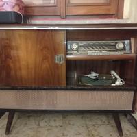mobile con radio e giradischi Telefunken anni 50